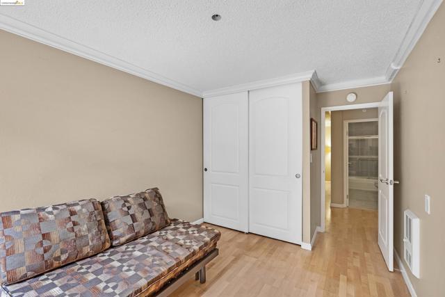 Image 17 of 33 For 555 Pierce St  942