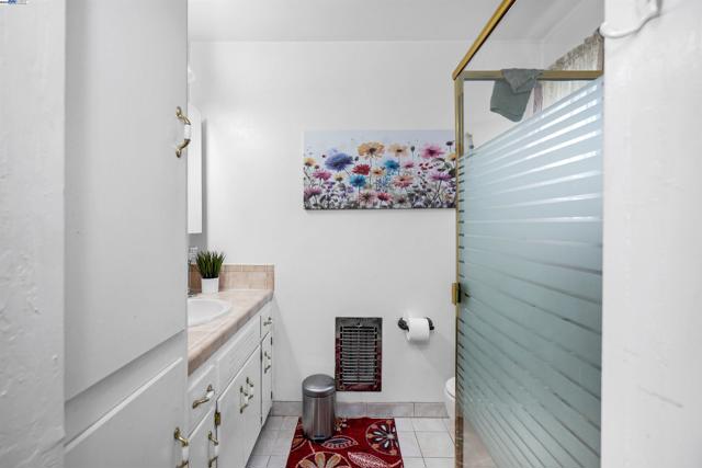 2472 Bradford Ave, Hayward CA: https://media.crmls.org/mediaz/3dc41523-8a96-475f-a733-f2e1c015e49a.jpg