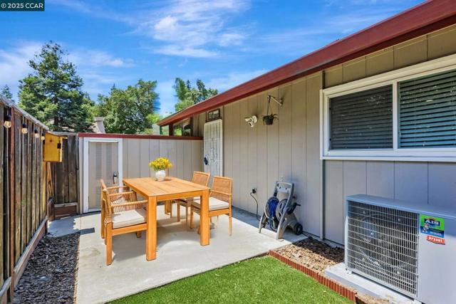 3797 Oxford Cmn, Fremont CA: https://media.crmls.org/mediaz/3dc41de7-b710-46e5-960f-add8592975fa.jpg