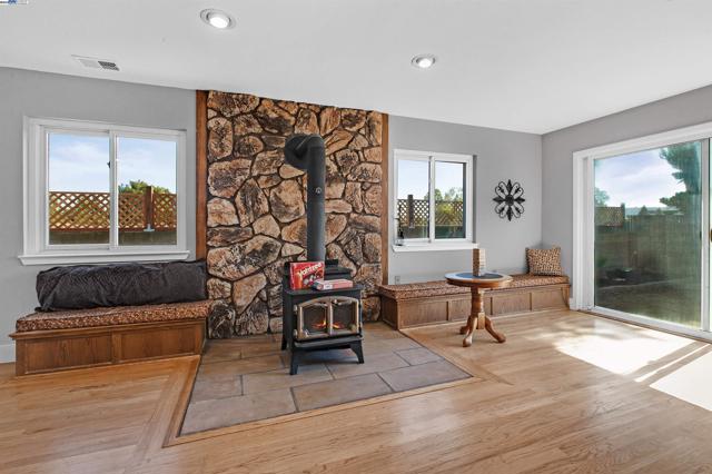 2560 Phelan Avenue, Hayward CA: https://media.crmls.org/mediaz/3dc4b27b-00ca-443f-a1eb-ea8d1c284989.jpg
