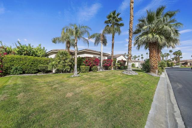 50 Toscana E Way, Rancho Mirage CA: https://media.crmls.org/mediaz/3dc4fdd3-7b96-461f-9165-62369cc7950c.jpg