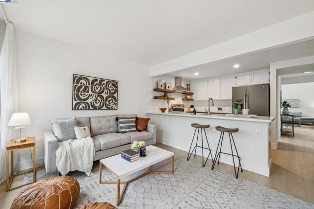 101 Carob Ln, Alameda CA: https://media.crmls.org/mediaz/3dc5924d-1a63-4011-8407-4588ea587bff.jpg