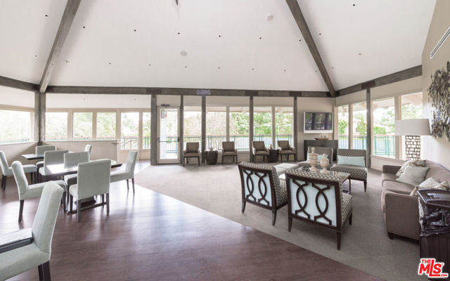 2748 Bottlebrush Drive, Los Angeles CA: https://media.crmls.org/mediaz/3dc594c7-81ef-4903-ae9f-730b49288d75.jpg