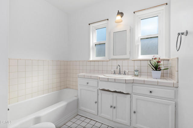 Detail Gallery Image 22 of 35 For 4920 Nagle Ave, Sherman Oaks,  CA 91423 - 3 Beds | 2 Baths