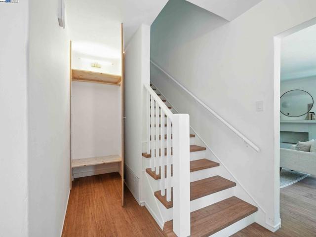 160 Moraga Way, Orinda CA: https://media.crmls.org/mediaz/3dc5cea3-ca8f-43bc-bc1f-ed0a733eef89.jpg