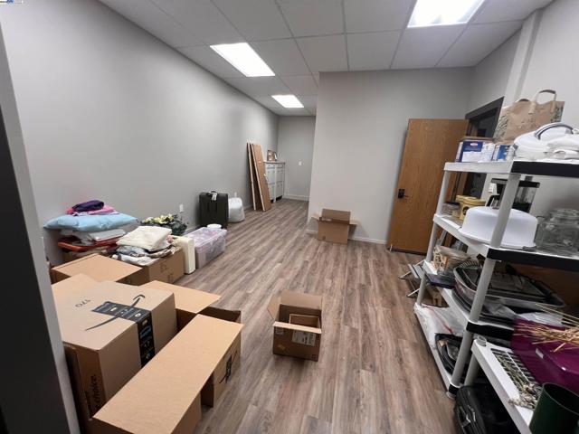 37 Binnacle Hl, Oakland CA: https://media.crmls.org/mediaz/3dc62881-68dd-4fff-9cd2-05c204ddf510.jpg