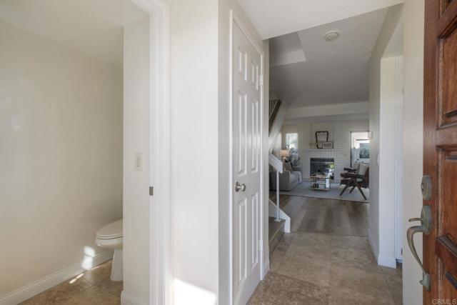 Detail Gallery Image 6 of 29 For 907 Hickory Ct, Carlsbad,  CA 92009 - 2 Beds | 3/1 Baths