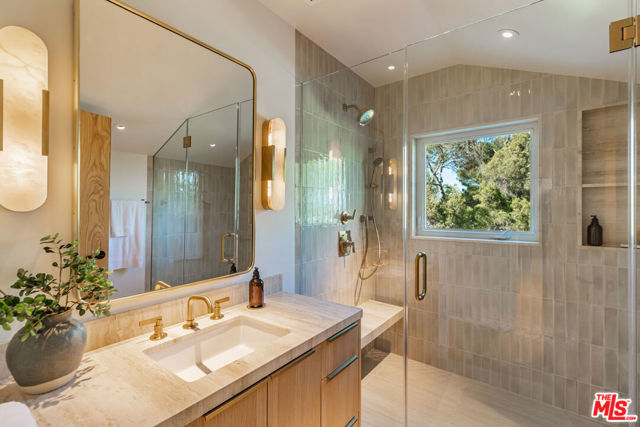 365 Norcroft Avenue, Los Angeles CA: https://media.crmls.org/mediaz/3dc723d3-c175-48f2-9304-a0acb9f8608e.jpg