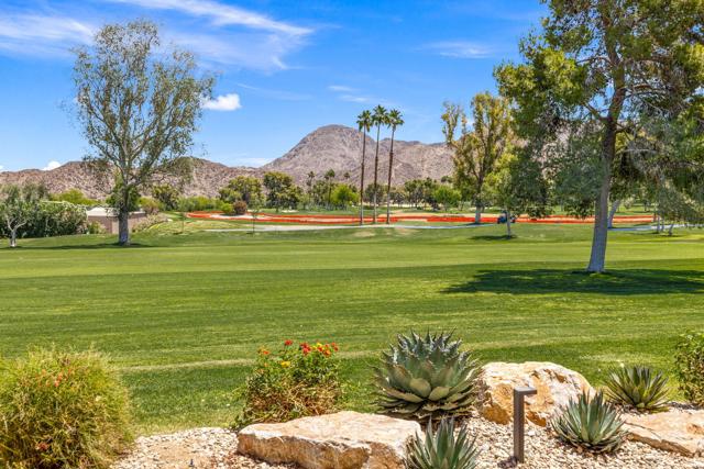 49006 Foxtail Lane, Palm Desert CA: https://media.crmls.org/mediaz/3dc7e315-da71-4b2b-934f-49e72ee8ee85.jpg