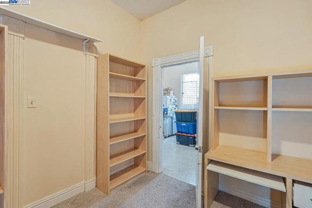 2530 Market St, Oakland CA: https://media.crmls.org/mediaz/3dc83cb4-66e5-4942-89f9-6b6f3e142dff.jpg