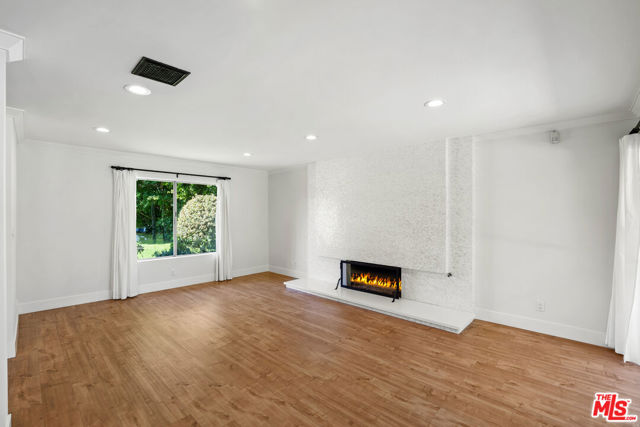 22619 Town Crier Road, Calabasas CA: https://media.crmls.org/mediaz/3dc899b0-f914-4209-b8bd-f8c0dc0768f1.jpg