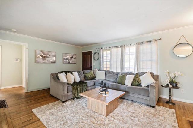 9401 Castlewood Street, Oakland CA: https://media.crmls.org/mediaz/3dc8bdd6-57f8-40e3-b9ee-b5c74c4f68fb.jpg