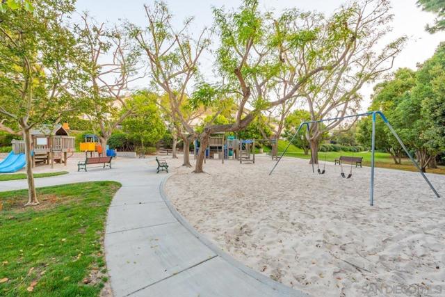4954 Caminito Vista Lujo, San Diego CA: https://media.crmls.org/mediaz/3dc98278-b766-49fa-ae1f-25df5b468317.jpg