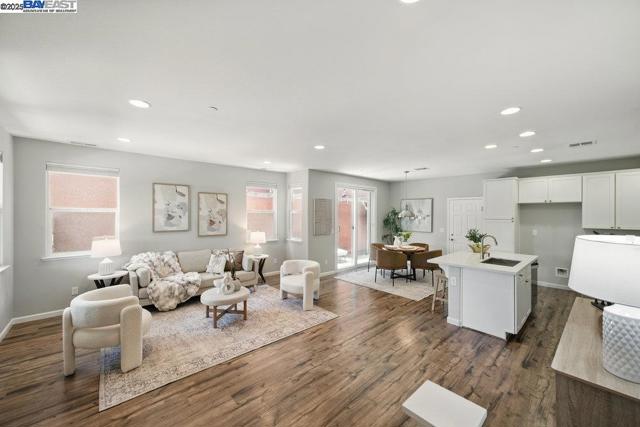 218 Stratus Cmn, Livermore CA: https://media.crmls.org/mediaz/3dc9d136-706c-4cbd-b2db-15284ecefd37.jpg
