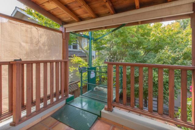 212 Gilbert Avenue, Menlo Park CA: https://media.crmls.org/mediaz/3dcacb24-2919-4807-876a-2323315e2069.jpg