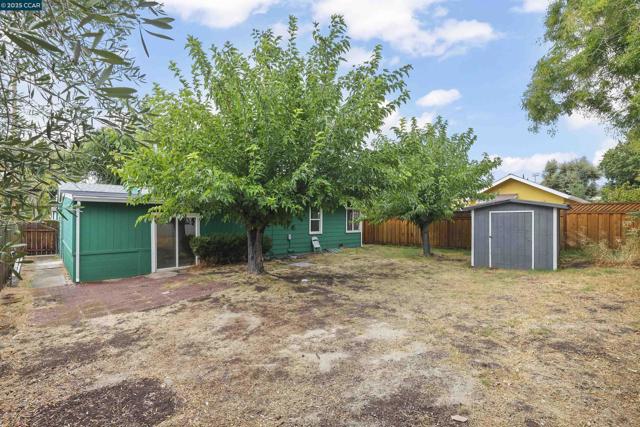 2656 Garden Ave, Concord CA: https://media.crmls.org/mediaz/3dcaedef-1720-46b5-b78c-e2566e07dcc5.jpg