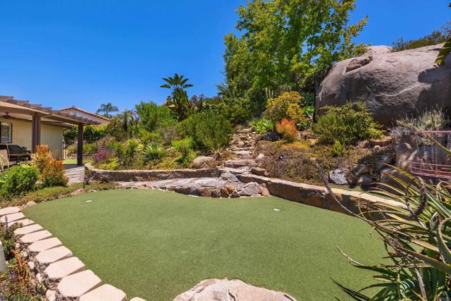 28551 Meadow Glen Way W, Escondido CA: https://media.crmls.org/mediaz/3dcb0972-f6a7-43ab-98cb-1061b65b67d1.jpg
