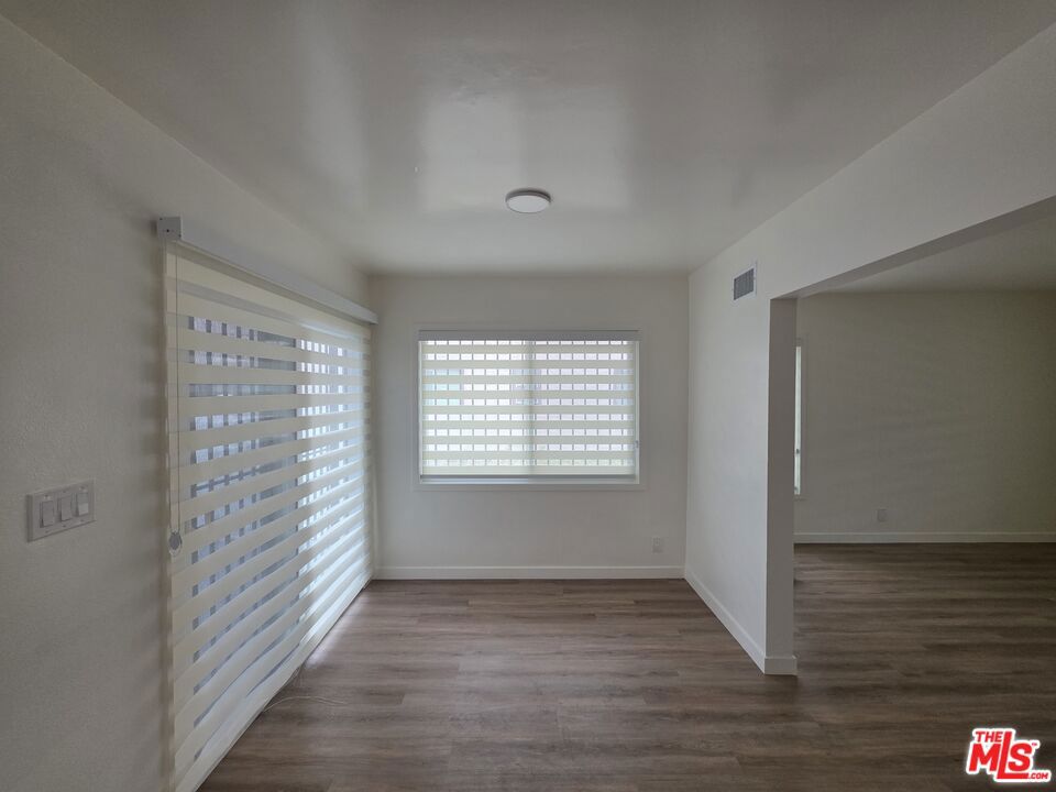https://media.crmls.org/mediaz/3dcb16fd-e574-449d-be92-025e3c627ab4.jpg?preset=X-Large