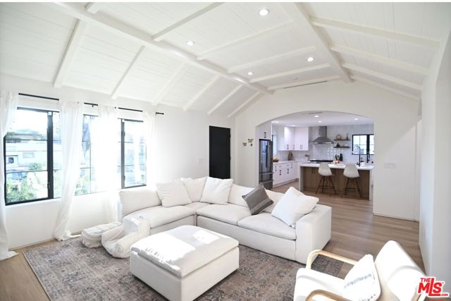 1430 Stearns Drive, Los Angeles CA: https://media.crmls.org/mediaz/3dcb865d-adfe-4344-98dc-611b0311c4bb.jpg