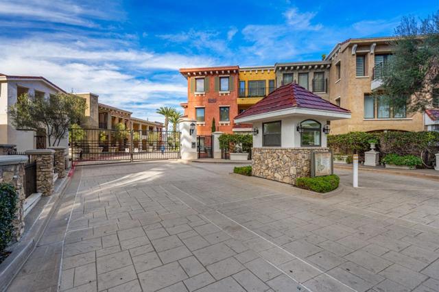 1040 Genter St, La Jolla CA: https://media.crmls.org/mediaz/3dcba9c5-11c3-48db-a0bf-97af7c4a13e4.jpg