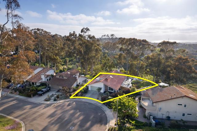 417 Santa Victoria, Solana Beach CA: https://media.crmls.org/mediaz/3dcbf25d-a667-466b-bf07-93db5bc2eef3.jpg