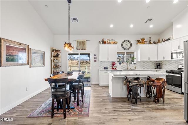 Detail Gallery Image 7 of 41 For 17600 Ascot Ct, Tehachapi,  CA 93561 - 3 Beds | 2 Baths