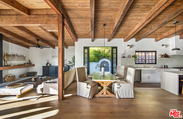 9265 Thrush Way, Los Angeles CA: https://media.crmls.org/mediaz/3dcc924c-2c7b-4b4c-8e62-3724722e5a28.jpg