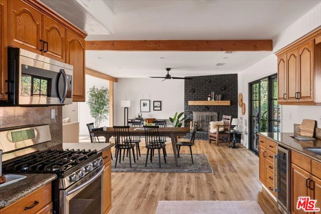 336 N Bradoaks Avenue, Monrovia CA: https://media.crmls.org/mediaz/3dccf51d-e2c0-448c-9bd6-3beca08ef1dc.jpg