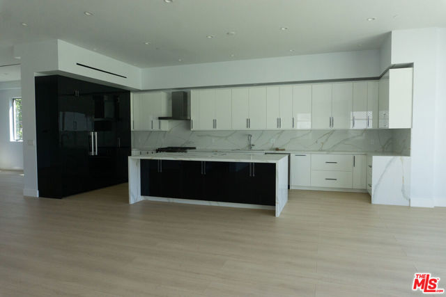 10360 Ilona Avenue, Los Angeles CA: https://media.crmls.org/mediaz/3dccfafd-52e5-4e1c-a561-3917544bebdf.jpg