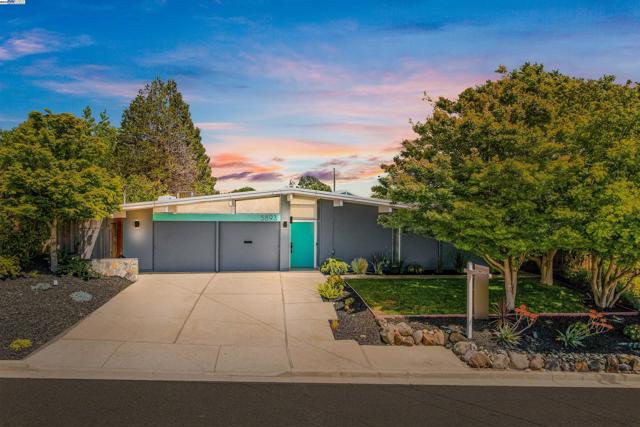 5893 Highwood Rd, Castro Valley CA: https://media.crmls.org/mediaz/3dcd17e4-5ec9-4989-b6cc-f3a9c7dbe830.jpg