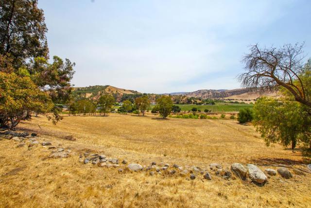 6460 Cabernet Drive, Hollister CA: https://media.crmls.org/mediaz/3dce4388-e2bb-4006-88d0-7b3cc962fa91.jpg