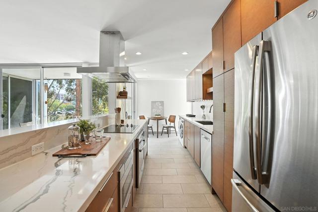 222 Quince St, San Diego CA: https://media.crmls.org/mediaz/3dcec0d7-51ca-48f9-a5a3-5c13e684ce07.jpg