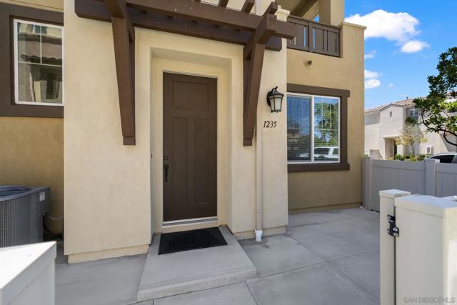 1235 Via Lucero, Oceanside CA: https://media.crmls.org/mediaz/3dced308-62f4-4bb7-9863-c16c882c590c.jpg