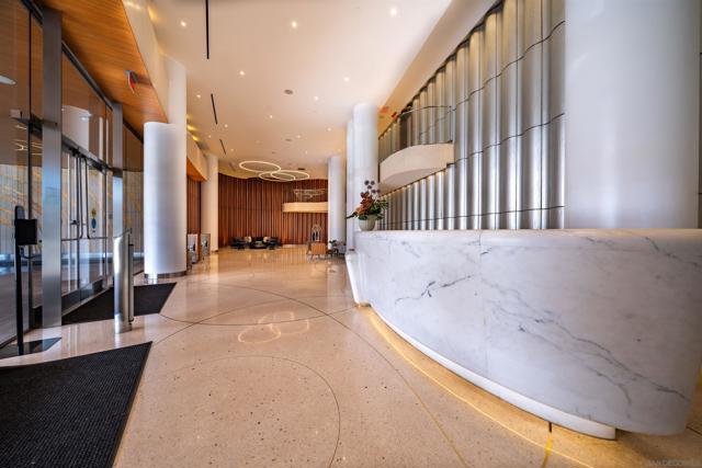 888 W E St, San Diego CA: https://media.crmls.org/mediaz/3dcfe486-9f96-426c-bb11-641c8746f768.jpg