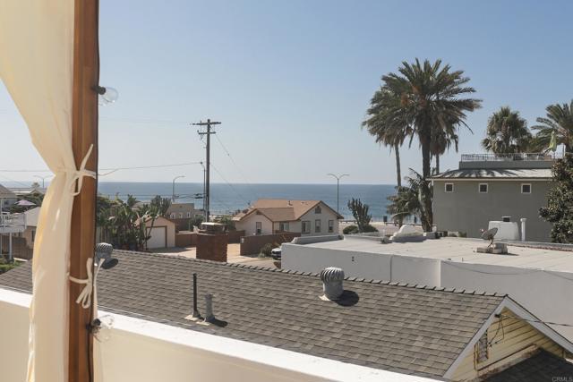 164 Chestnut Avenue, Carlsbad CA: https://media.crmls.org/mediaz/3dd042ba-87de-42f4-8722-64b50671ba29.jpg