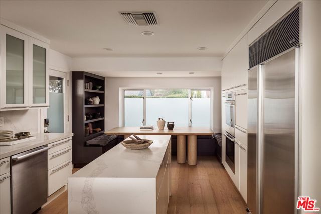 7420 Cervantes Place, Los Angeles CA: https://media.crmls.org/mediaz/3dd04560-fef9-4e5a-9855-ff0ba84bfbee.jpg