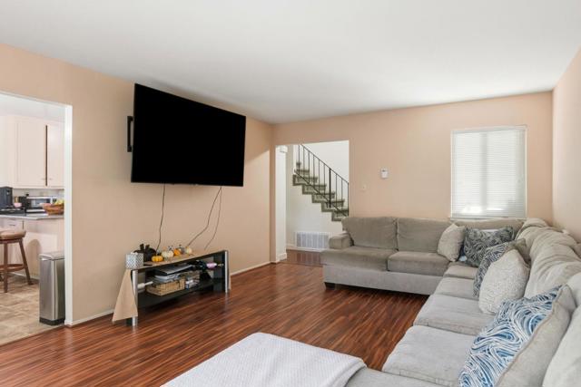 503 W Fox Court, Redwood City CA: https://media.crmls.org/mediaz/3dd0a94e-dc2d-4794-935a-885de9cb08bc.jpg