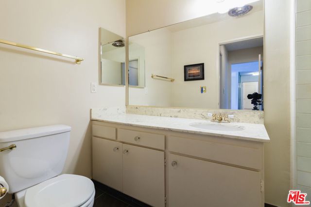 8701 Delgany Avenue, Playa del Rey CA: https://media.crmls.org/mediaz/3dd0d6d2-d8d6-4a06-896f-585d5cdb7b08.jpg