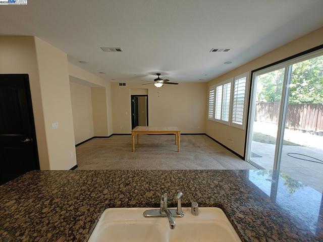 7283 Abbey Dr, Vallejo CA: https://media.crmls.org/mediaz/3dd10c65-f35a-46d8-9fbb-365d0c203c71.jpg