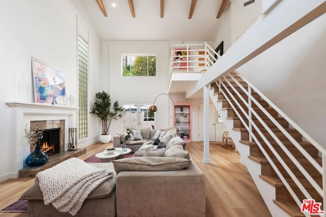 4041 Davana Road, Sherman Oaks CA: https://media.crmls.org/mediaz/3dd17aaf-81b0-4332-9998-64f3637b23ae.jpg