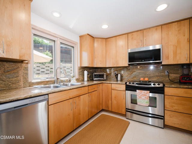 4380 N Skylark Court, Moorpark CA: https://media.crmls.org/mediaz/3dd1cef1-16f5-4faa-a28b-4ce8dc25b1eb.jpg