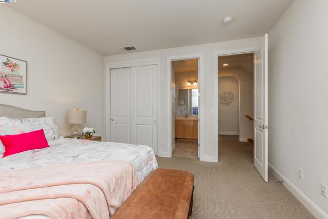 3422 Cinnamon Ridge Rd, San Ramon CA: https://media.crmls.org/mediaz/3dd1d1a0-c7d9-4b9f-8662-1aa0a1c14241.jpg