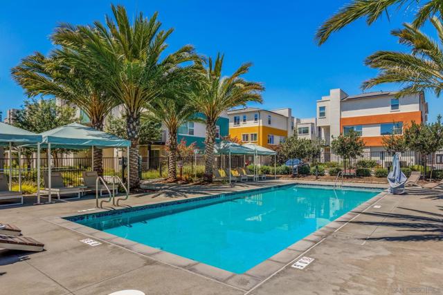 1821 Onyx Ln, Chula Vista CA: https://media.crmls.org/mediaz/3dd1f69a-35d2-4359-94ef-16b44acf7120.jpg