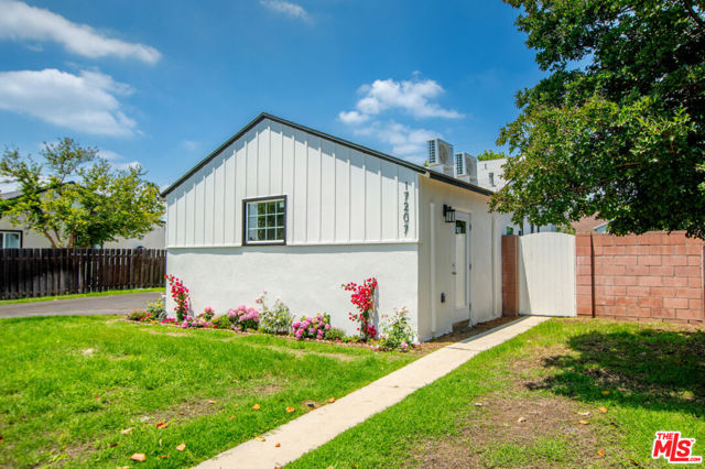 17209 Stagg Street, Van Nuys CA: https://media.crmls.org/mediaz/3dd20102-3947-4ef9-8160-9c7cb1e4b2e9.jpg