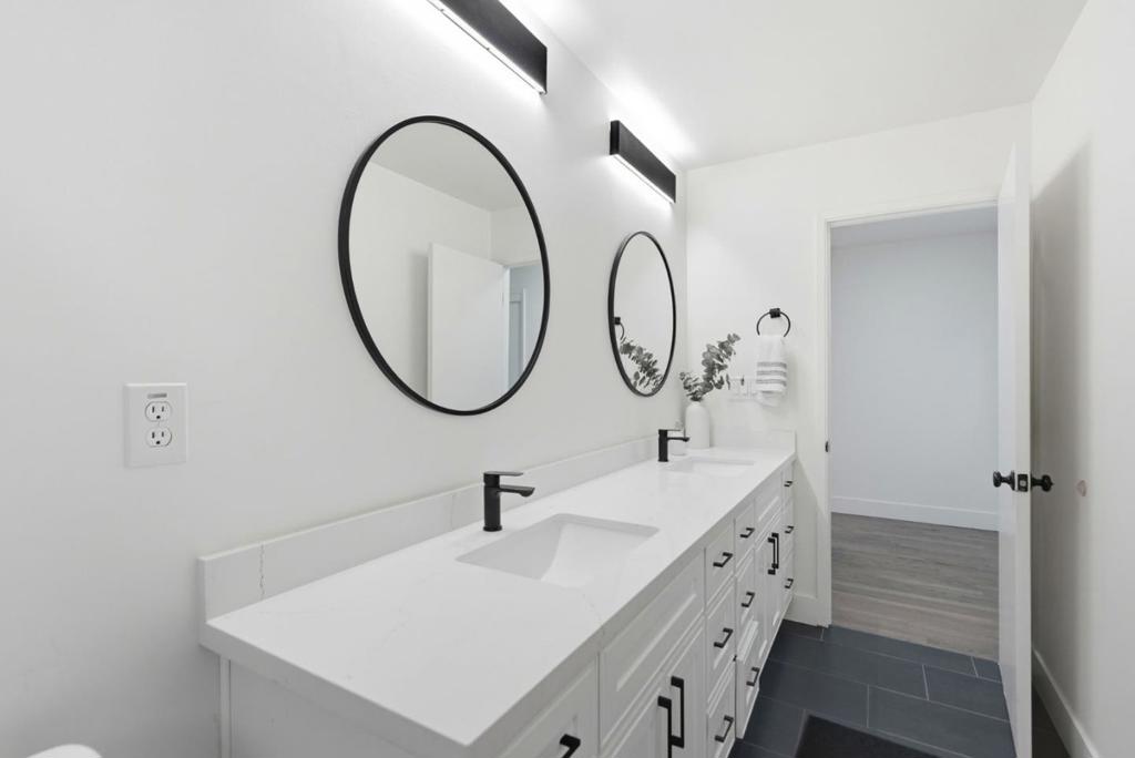 https://media.crmls.org/mediaz/3dd2706d-ef43-4532-b5b3-114c5a5ed098.jpg?preset=X-Large