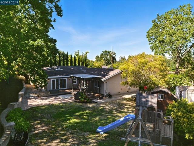 15 Ardmore Ct, Pleasant Hill CA: https://media.crmls.org/mediaz/3dd2af63-9f56-4fbe-808b-3a78be1ca0b3.jpg