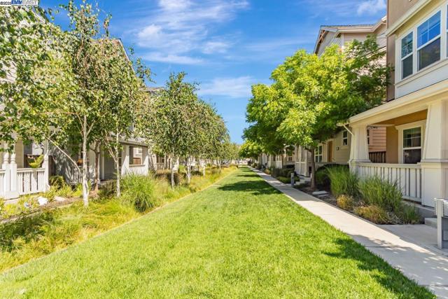 705 Cannery Pl, San Jose CA: https://media.crmls.org/mediaz/3dd2d3a5-4277-41b6-a3ef-2d5e1abab3ce.jpg
