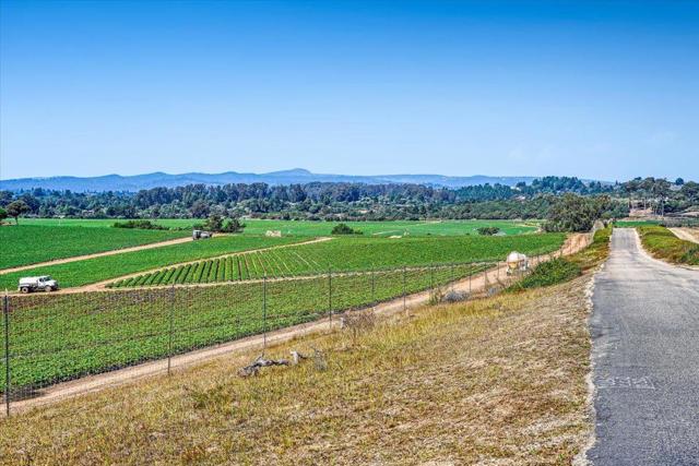 390 Heather Point Lane, Watsonville CA: https://media.crmls.org/mediaz/3dd39d40-dbc2-4079-a978-f9cf6261b859.jpg
