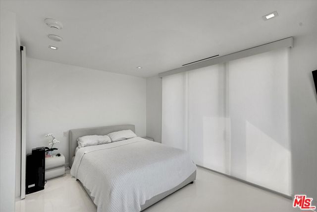 2160 E Century Parkway, Los Angeles CA: https://media.crmls.org/mediaz/3dd3a729-0748-4bad-a8c1-c4f229ce247c.jpg