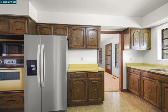 801 Laurel Ct, Rodeo CA: https://media.crmls.org/mediaz/3dd3afcc-d1b5-4c11-8af7-2ce06eb8b330.jpg
